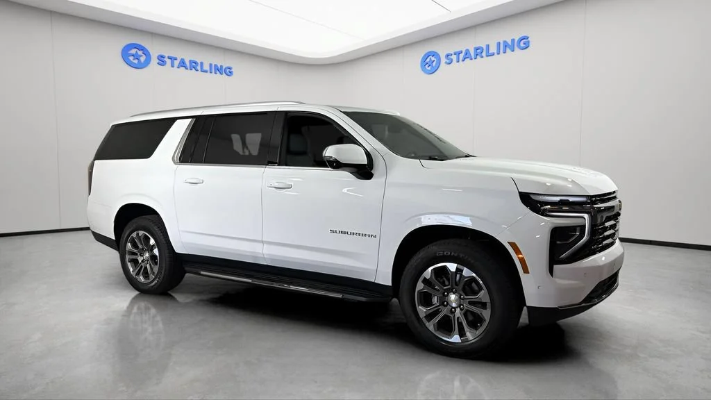 Used 2025 Summit White Chevrolet LT image 13
