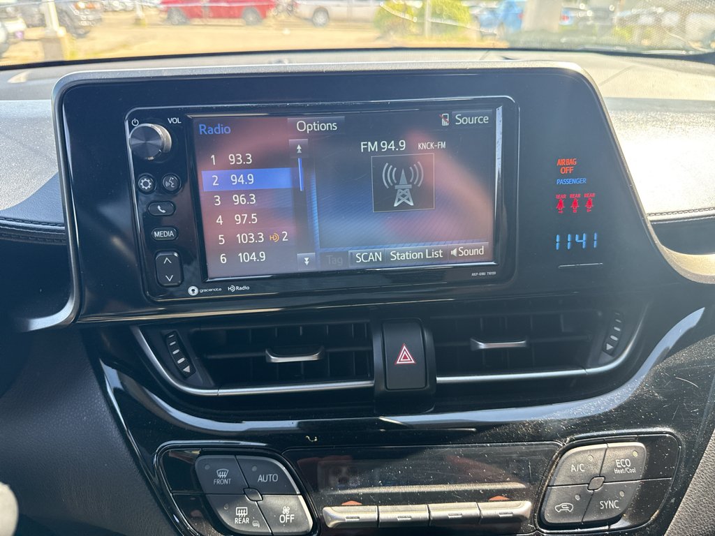 Used 2018 Blizzard Pearl Toyota XLE image 10