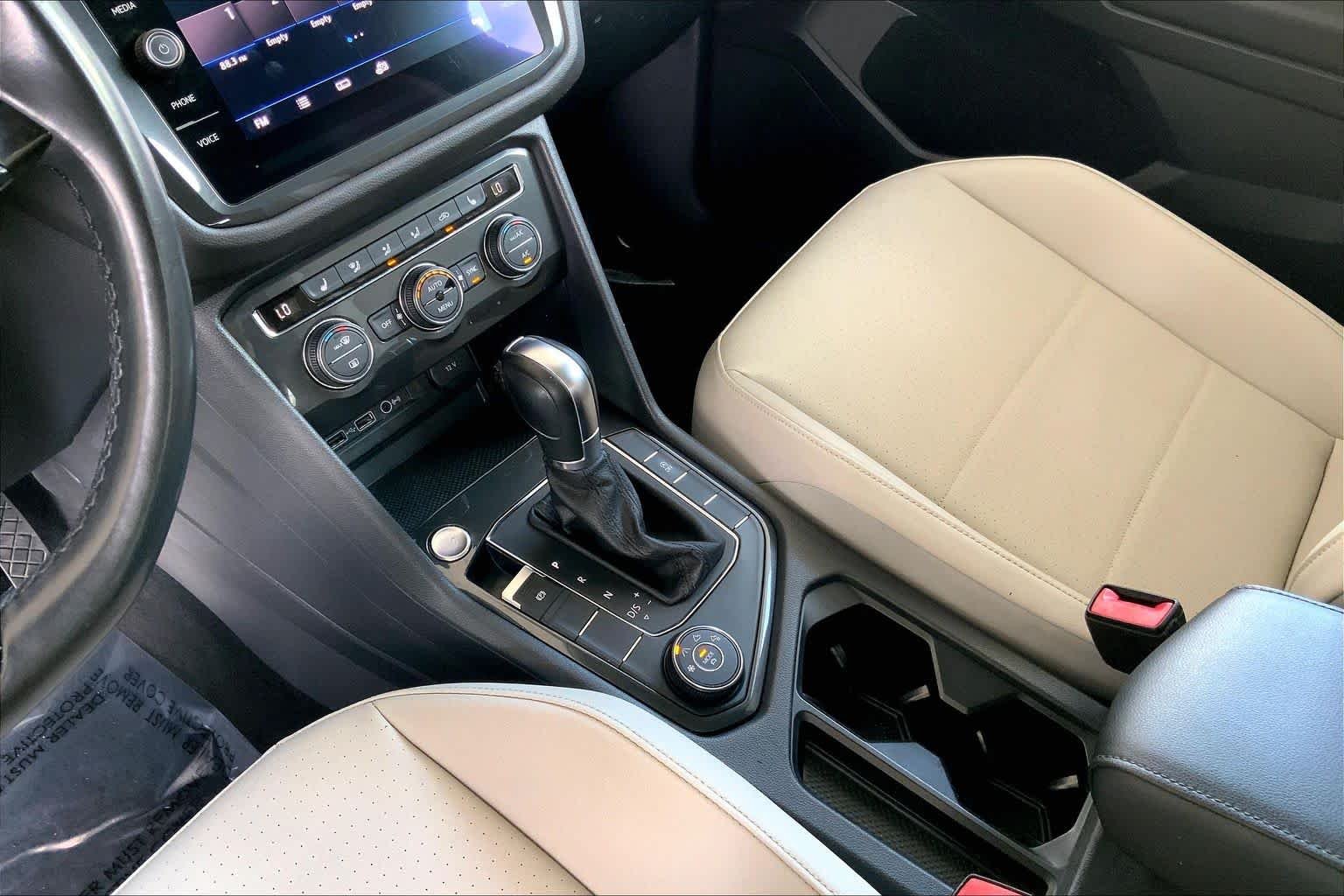 Used 2019 Cardinal Red Metallic Volkswagen SE image 17