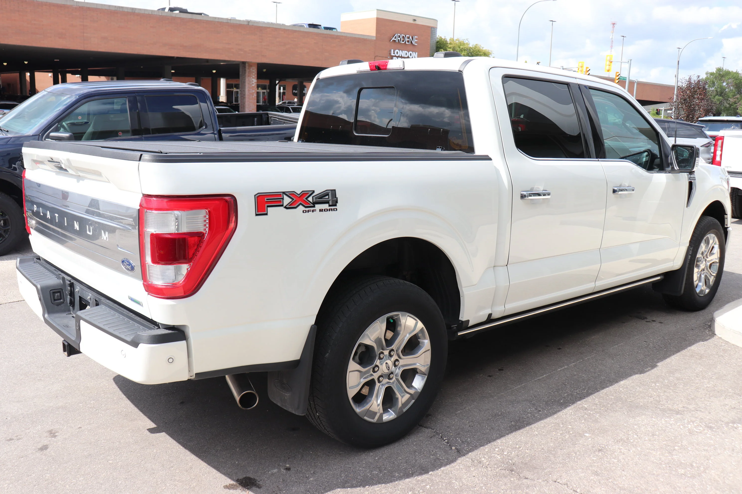 Used 2022  Ford XL 4WD SuperCrew 5.5