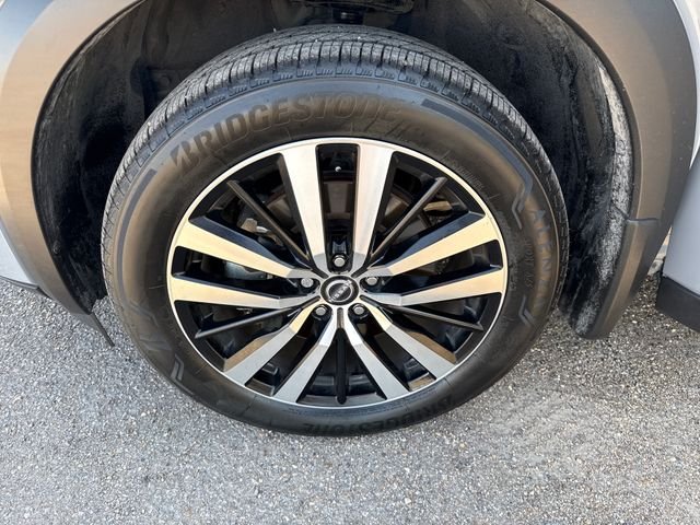 Used 2025 Gray Nissan Platinum image 28