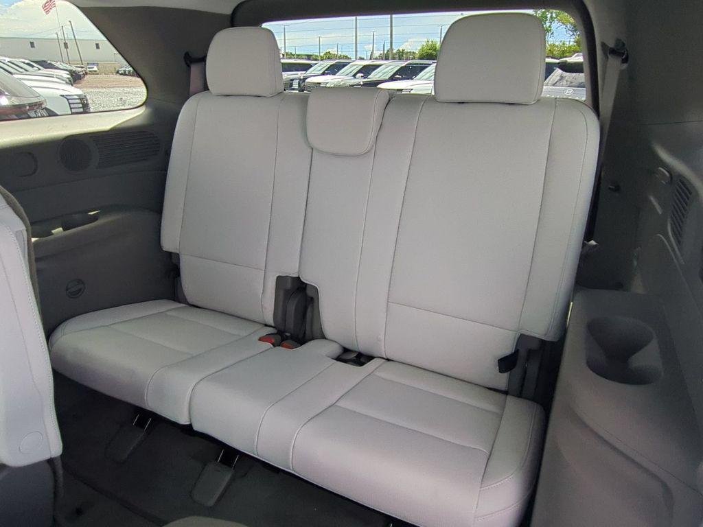 New 2027 Silver Hyundai Blue SEL Premium 7P image 16