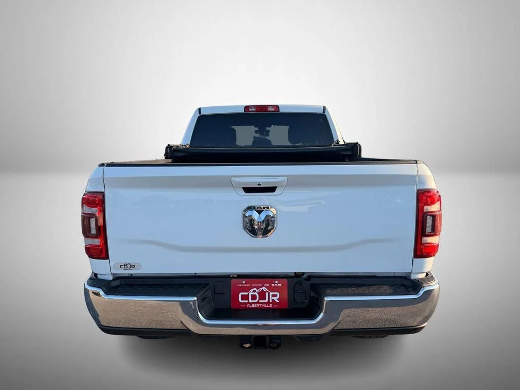 Used 2022 White Ram Big Horn image 9