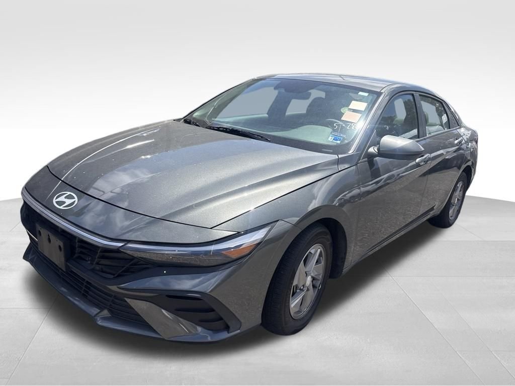 Used 2025 Gray Hyundai SE image 3