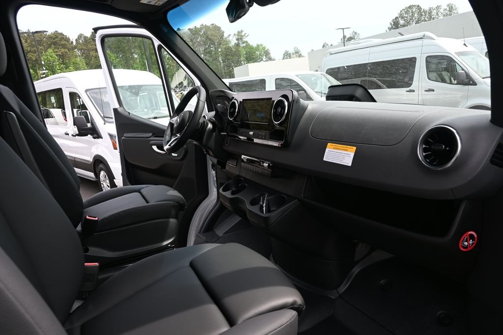 New 2026 Arctic White Mercedes-Benz Cargo 170 WB image 20