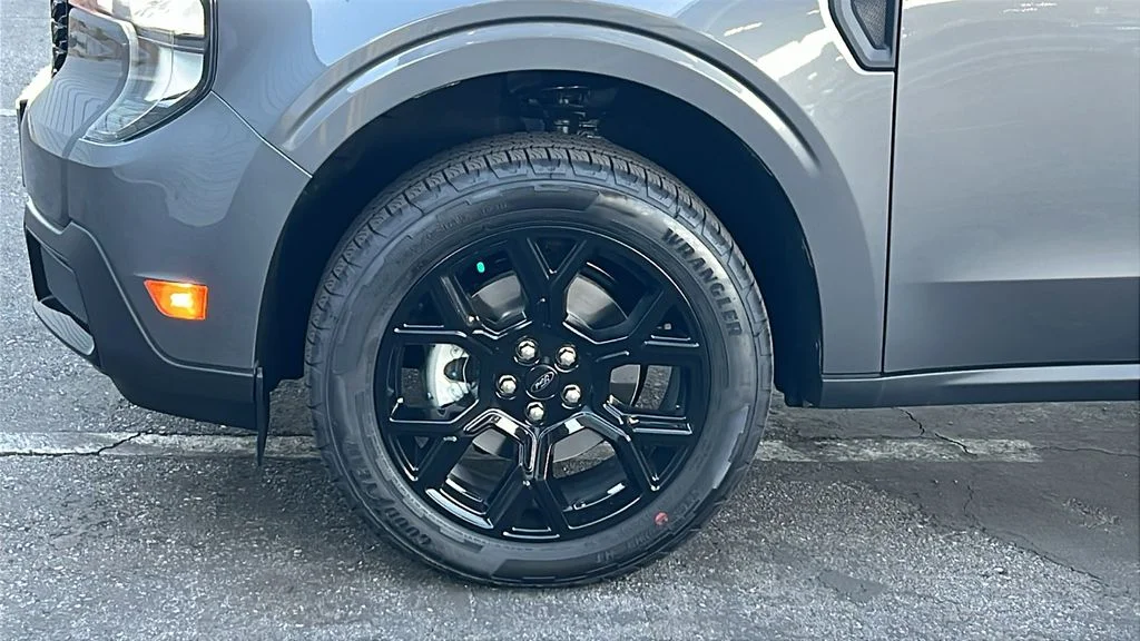 New 2025 Carbonized Gray Metallic Ford XLT image 6