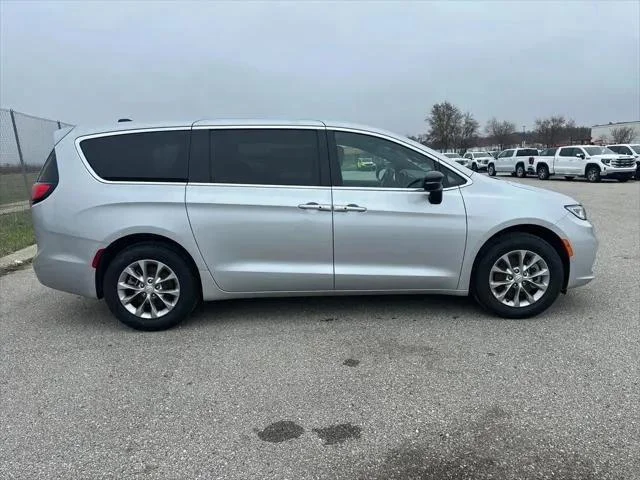 2026 Chrysler Pacifica Select - Photo 6