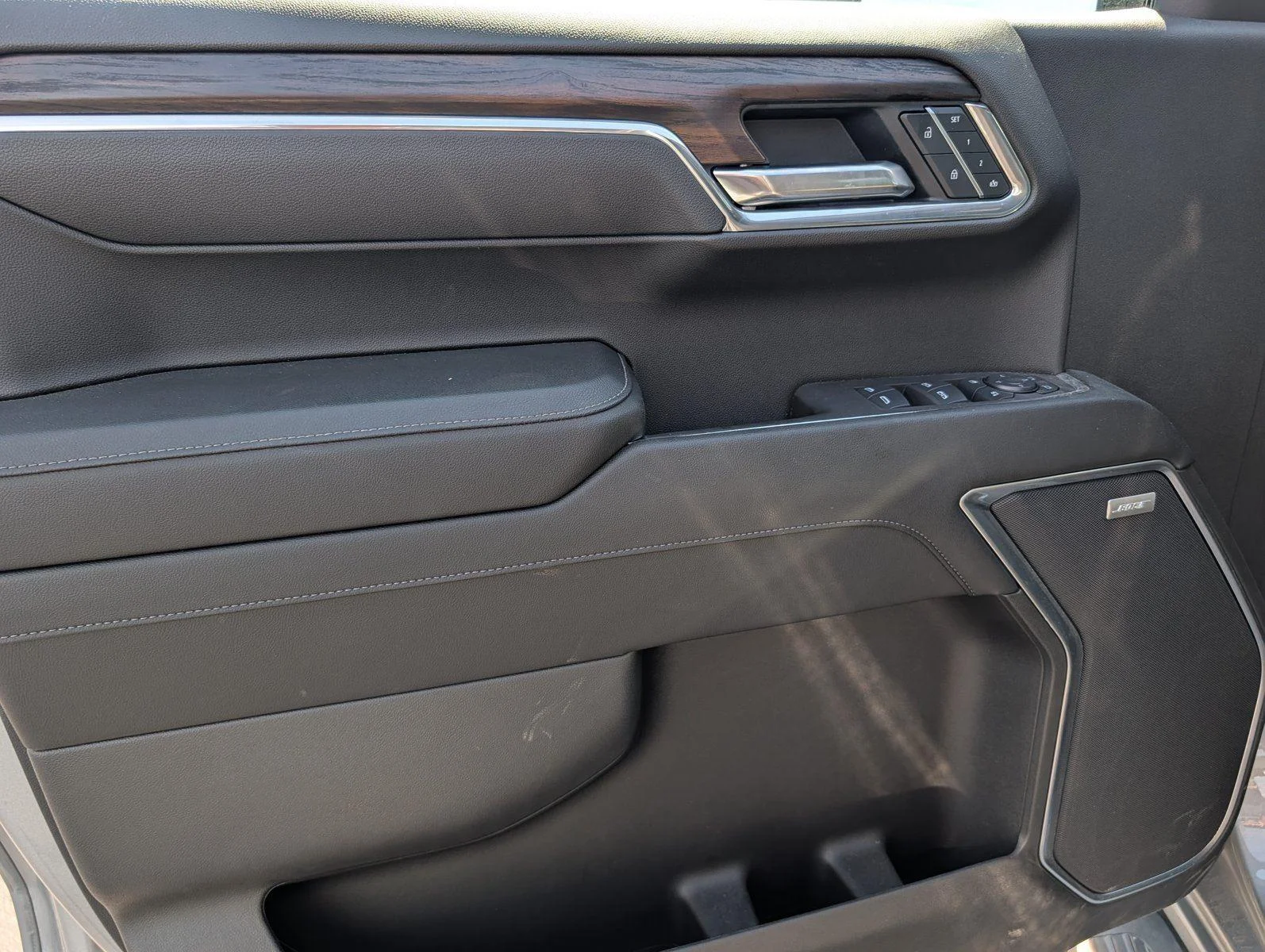 Used 2025 Sterling Metallic GMC SLT image 13