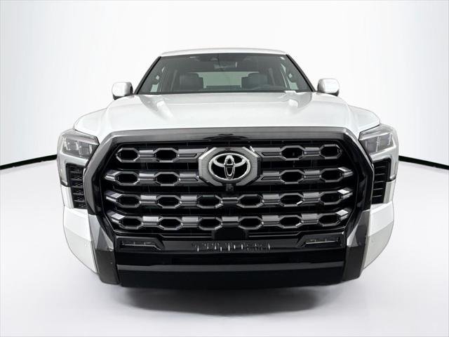 Certified Used 2025 WIND CHILL PEARL Toyota  image 9