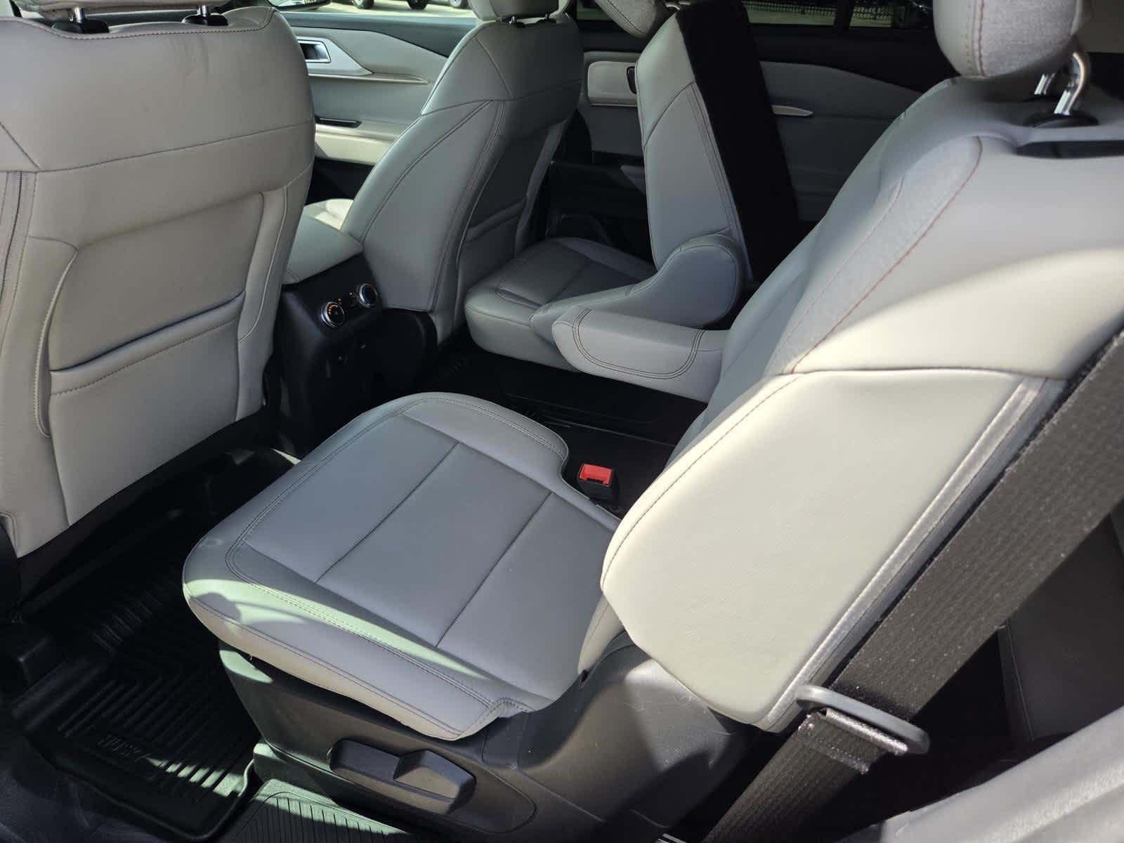 Used 2025 Space White Metallic Ford Active image 13