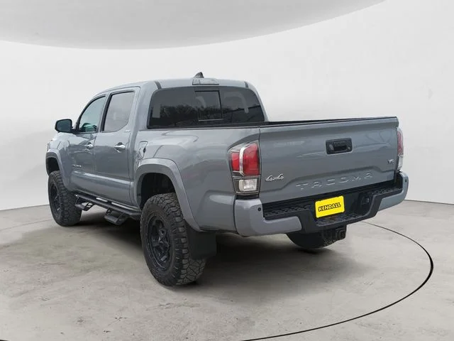 Used 2021  Toyota Limited image 3