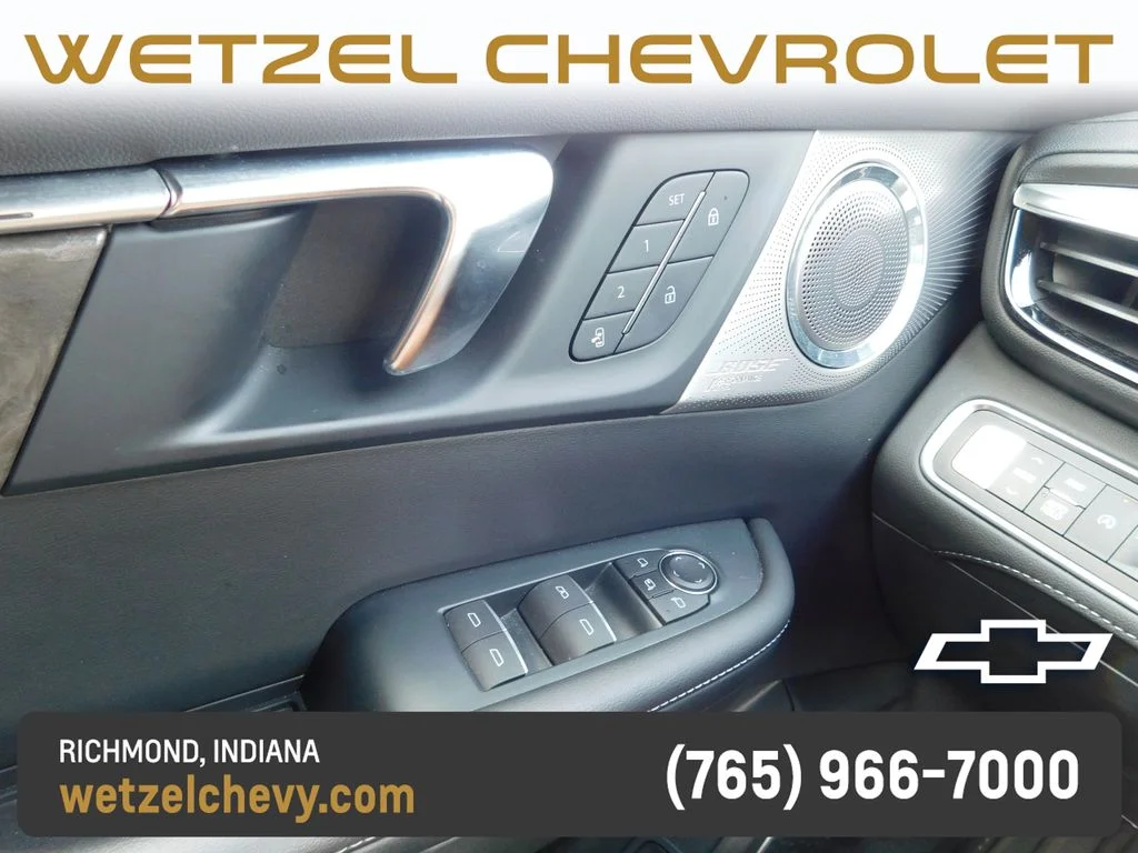 Used 2025 Gray Buick Avenir image 37