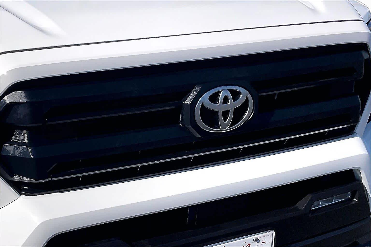 Used 2025 Ice Cap Toyota SR5 image 28