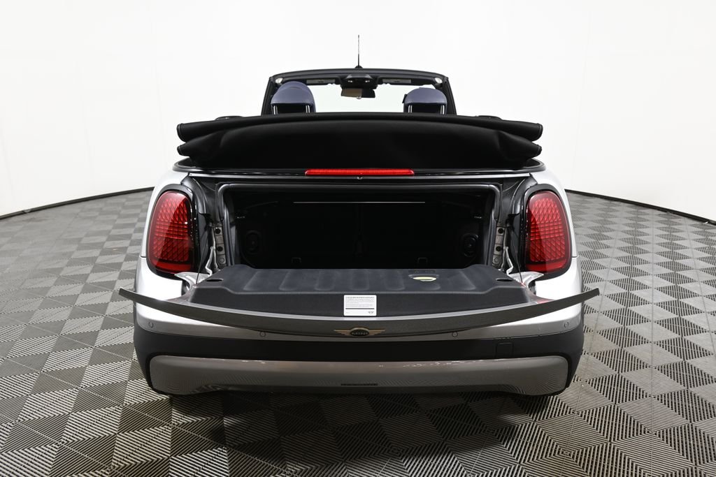 New 2026 Silver MINI Signature Plus image 30
