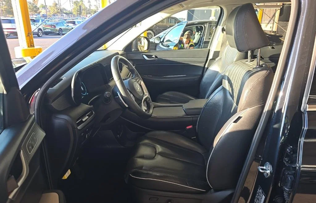 Used 2023 White Hyundai Limited image 4