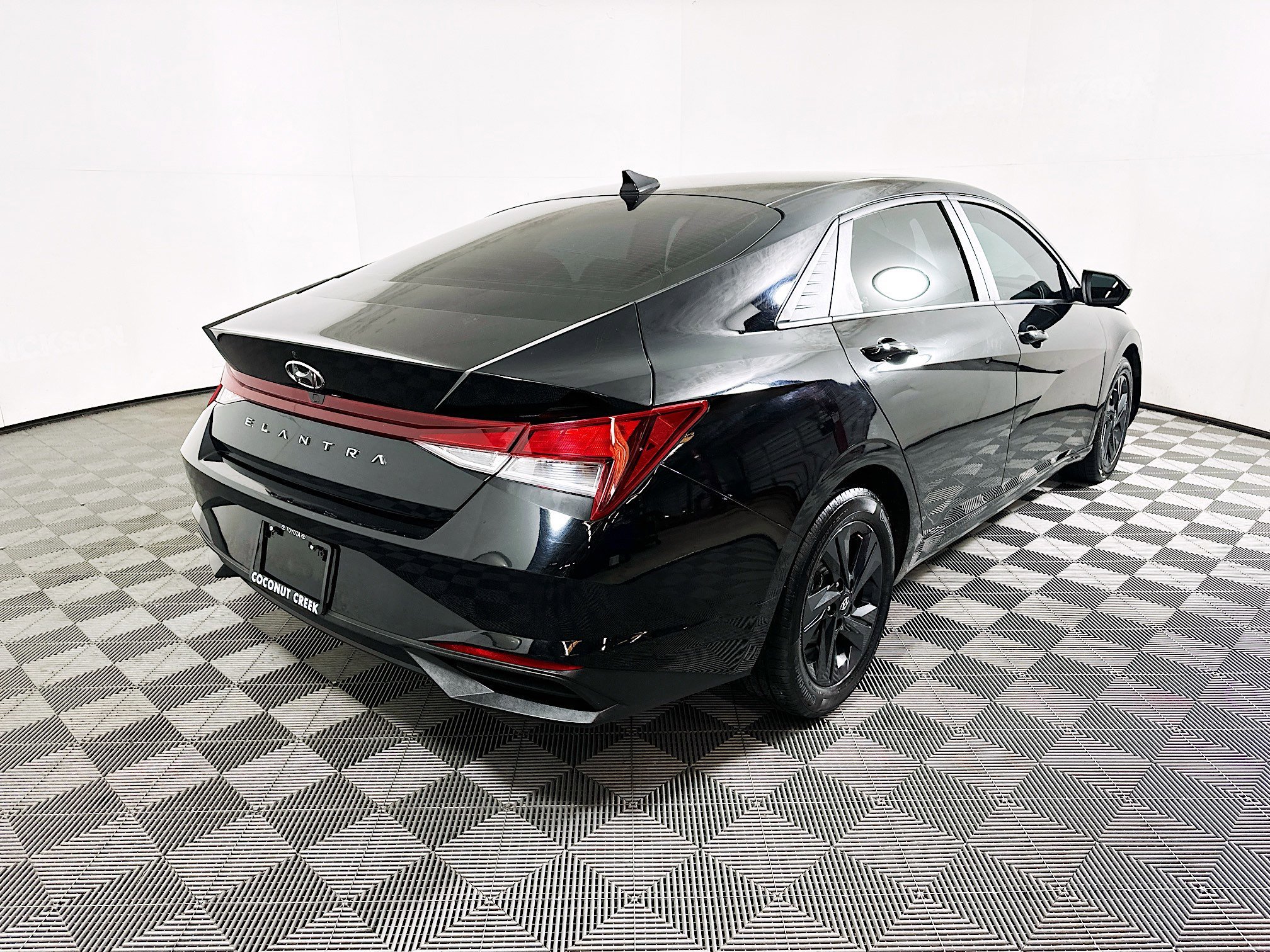 2022 Hyundai Elantra thumbnail 6