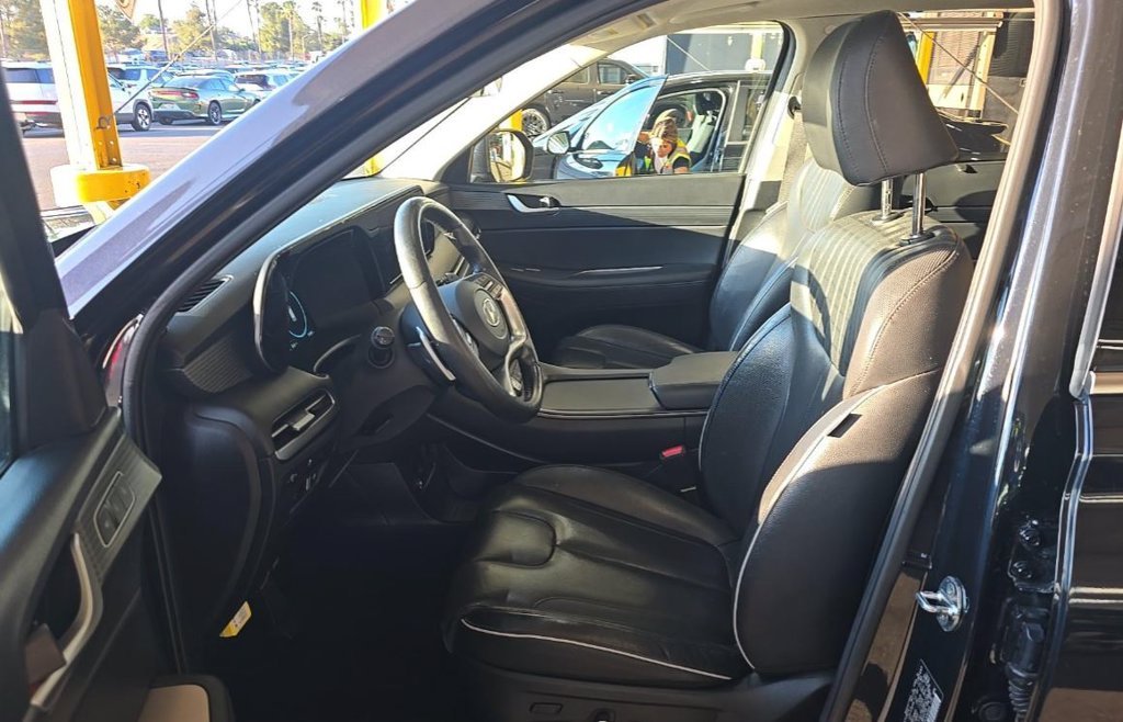 Used 2023 White Hyundai Limited image 4