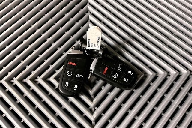 Used 2020 Velvet Red Pearlcoat Jeep Altitude image 11