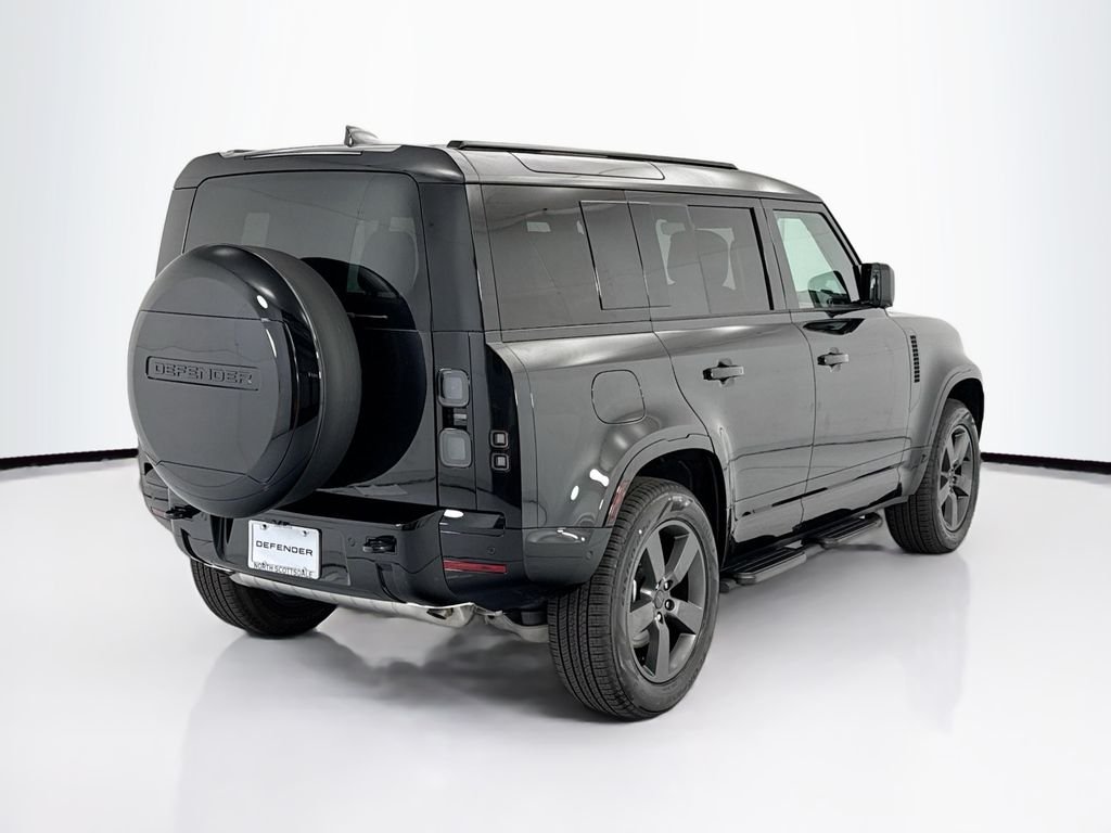New 2026 Santorini Black Land Rover X-Dynamic SE image 5