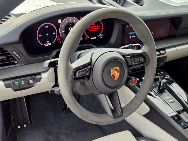 Used 2025  Porsche Carrera GTS image 18