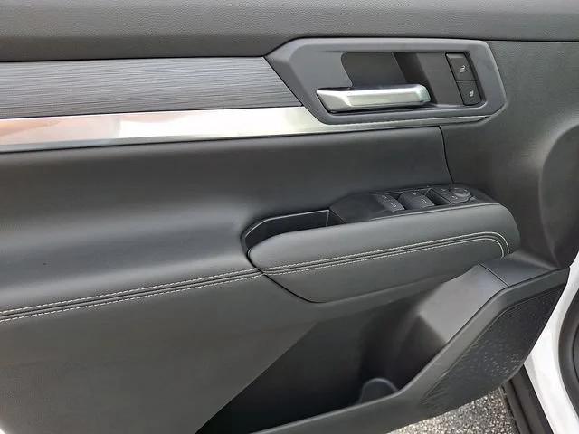 New 2027 Summit White GMC Elevation image 10