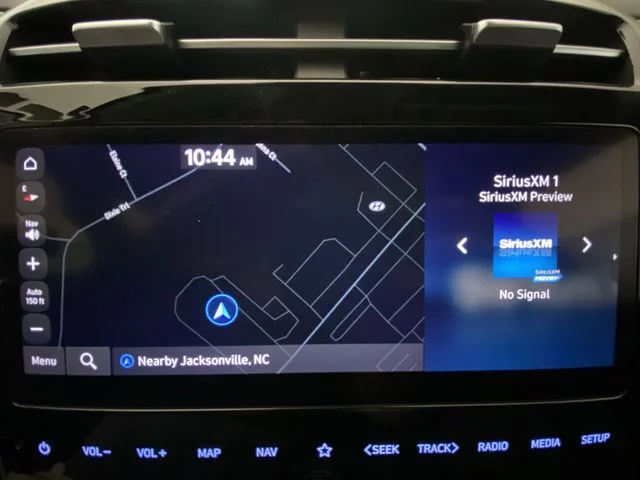 Used 2023 White Hyundai SEL Convenience image 18