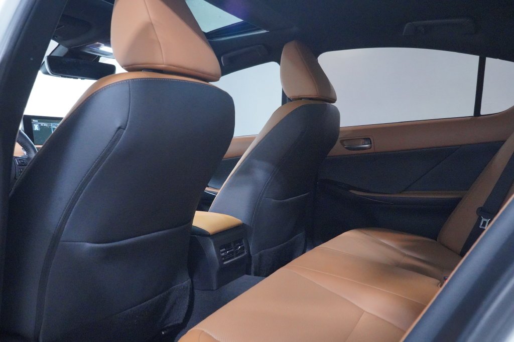 Used 2022 White Pearl Lexus 300 image 11