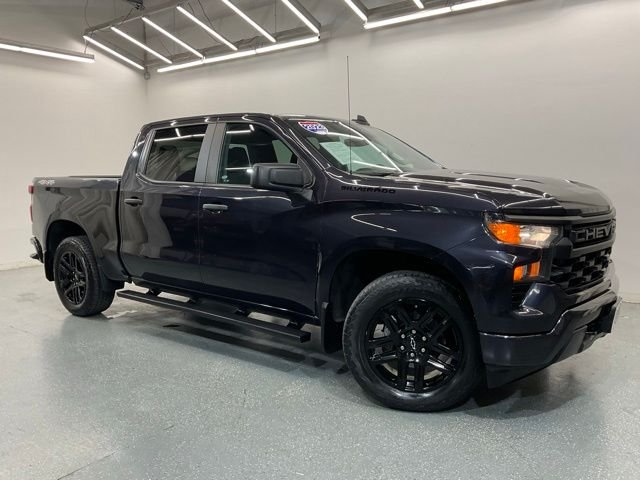 Used 2023  Chevrolet Custom image 2