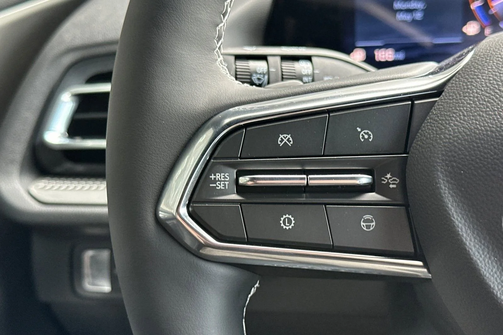 2025 Chevrolet Traverse LT - Photo 29