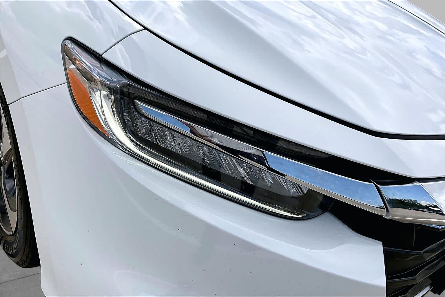 Used 2022 Platinum White Pearl Honda EX image 24