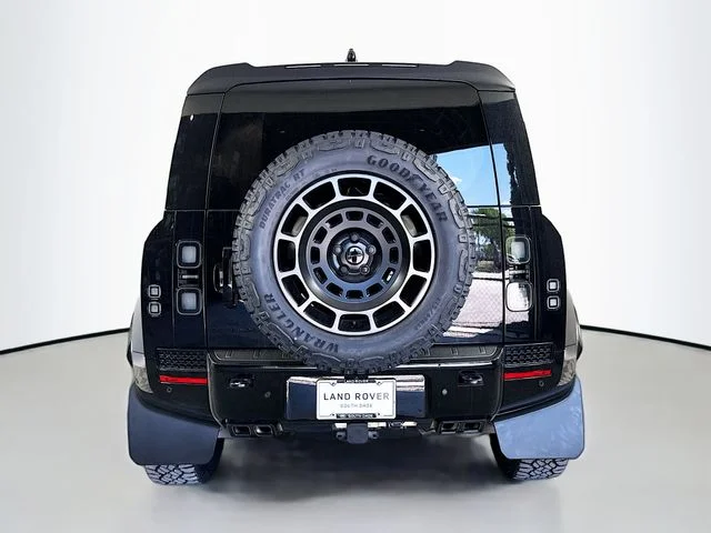 New 2026 Narvik Black Land Rover OCTA Black image 6