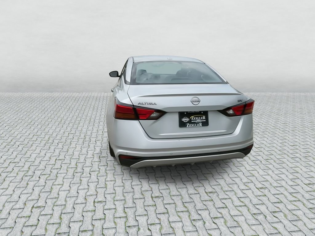 Certified Used 2023 Silver Nissan 2.5 SV image 6
