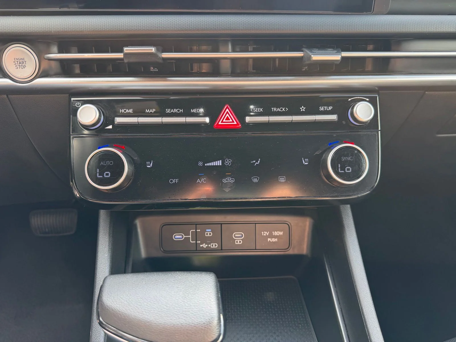 Used 2025 White Hyundai SEL image 19