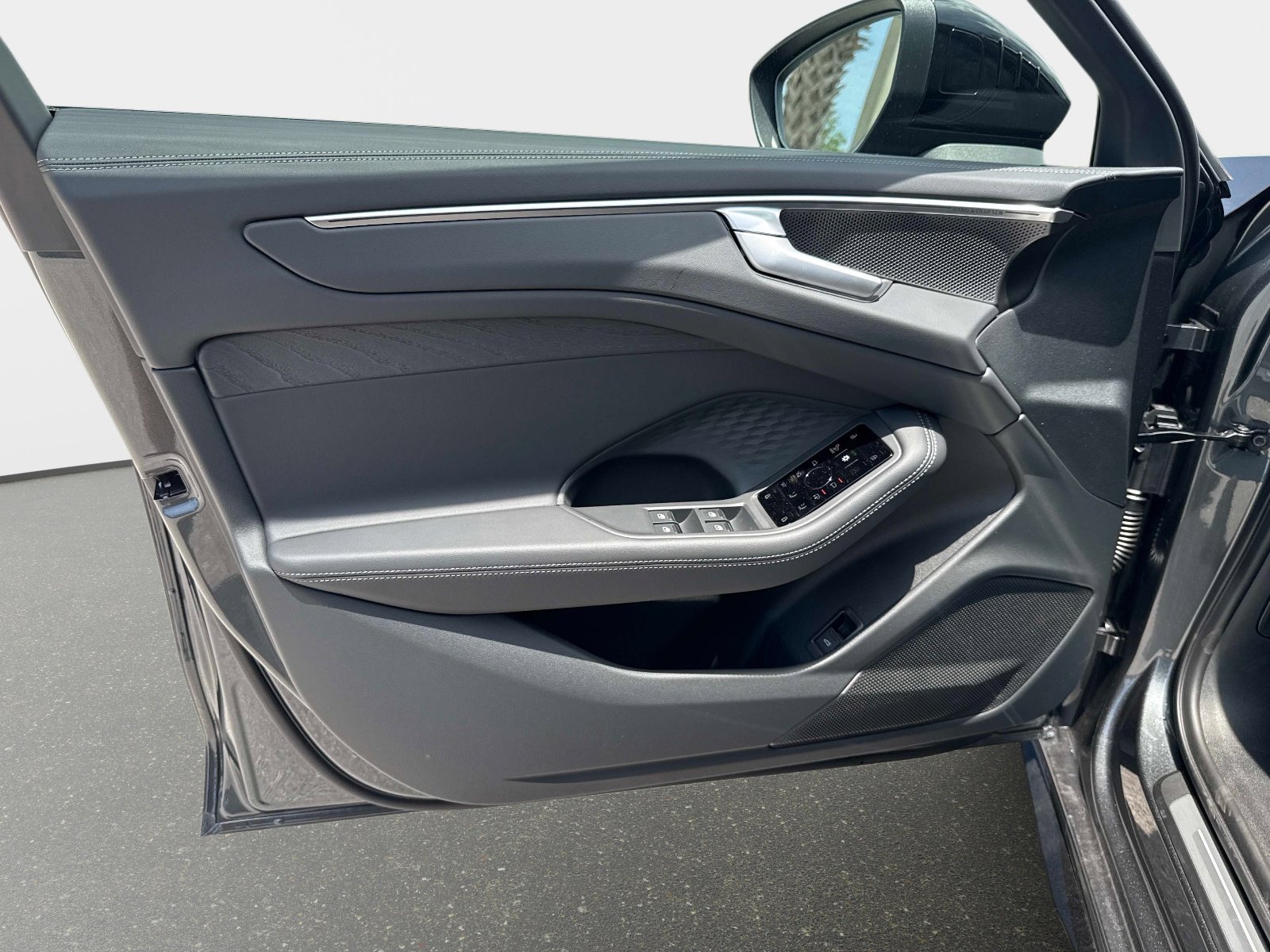 New 2026 Daytona Gray Pearl Effect Audi Prestige image 15