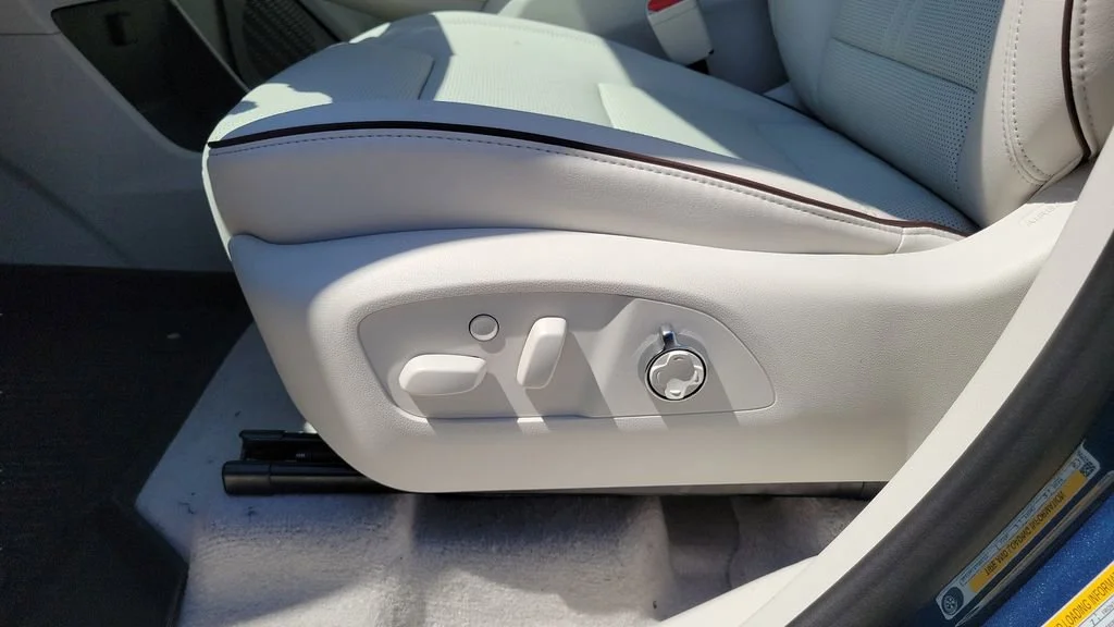 New 2026 Ocean Blue Metallic Buick Avenir image 19