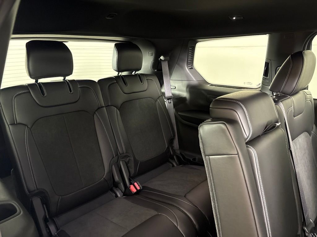 New 2026 Bright White Clear-Coat Exterior Paint Jeep Altitude image 21