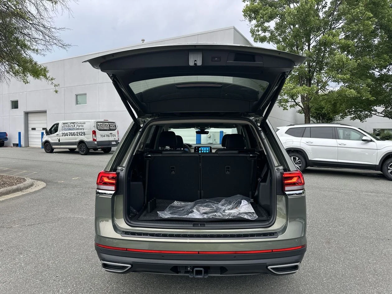 New 2026 Green Volkswagen 2.0T SE w/Technology image 37