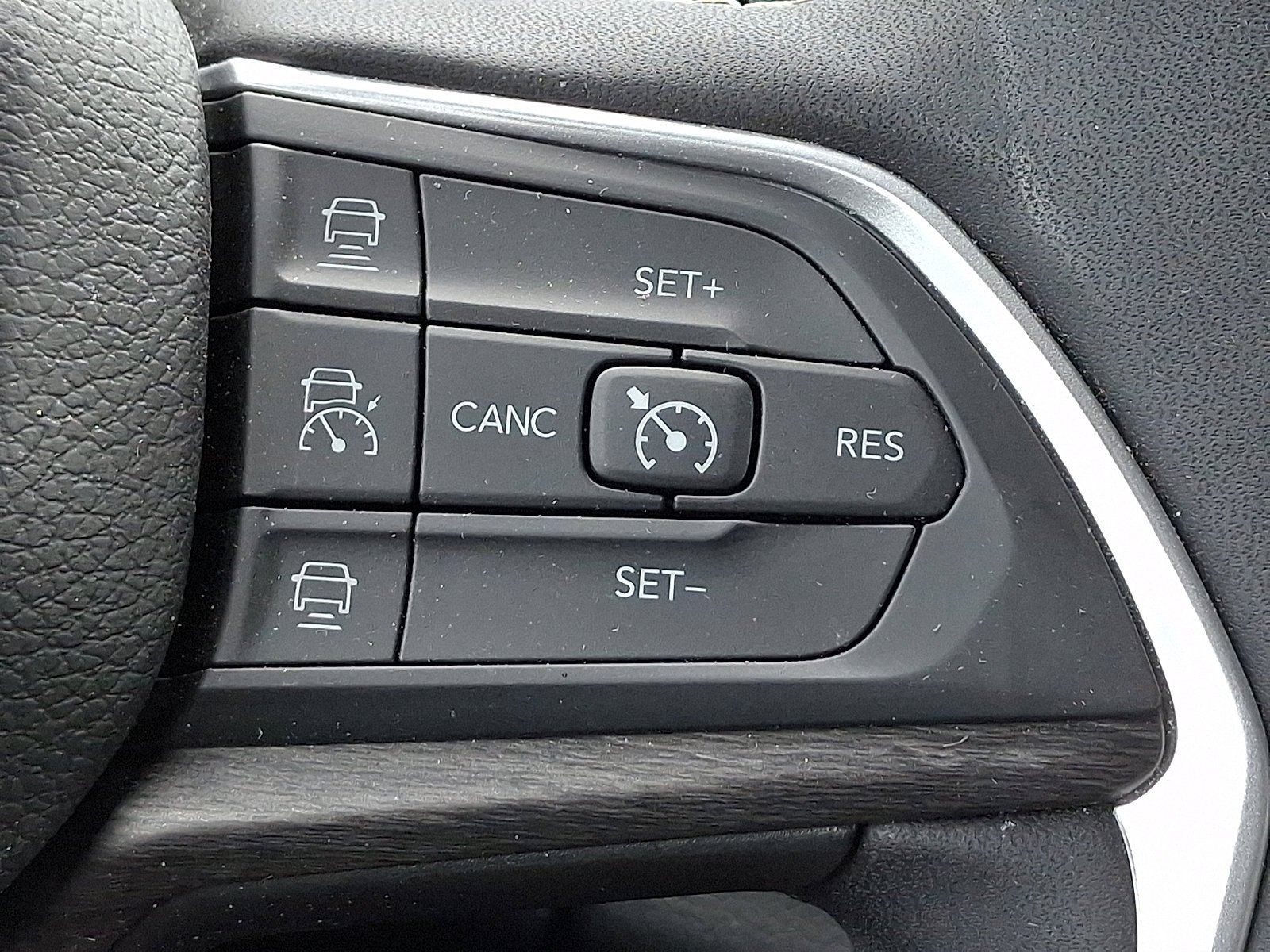 Certified Used 2025 Velvet Red Pearlcoat Jeep Limited image 24