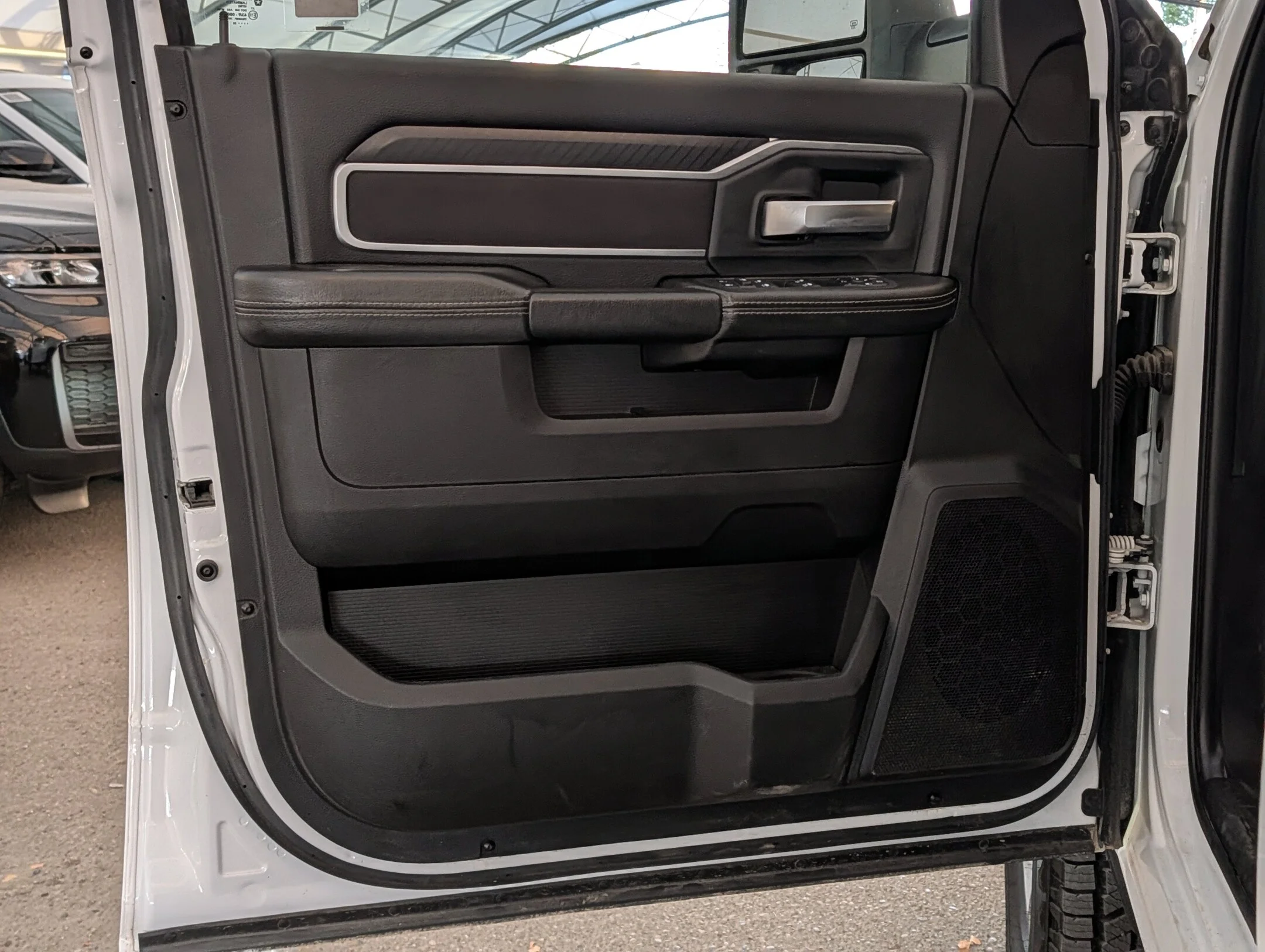 Used 2025 White RAM Big Horn - Level 1 Plus Grp - Alpine Audio - - Big Horn 4x4 Crew Cab 64 Box image 11