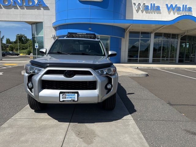 Used 2016 Classic Silver Metallic Toyota SR5 4X4 image 14