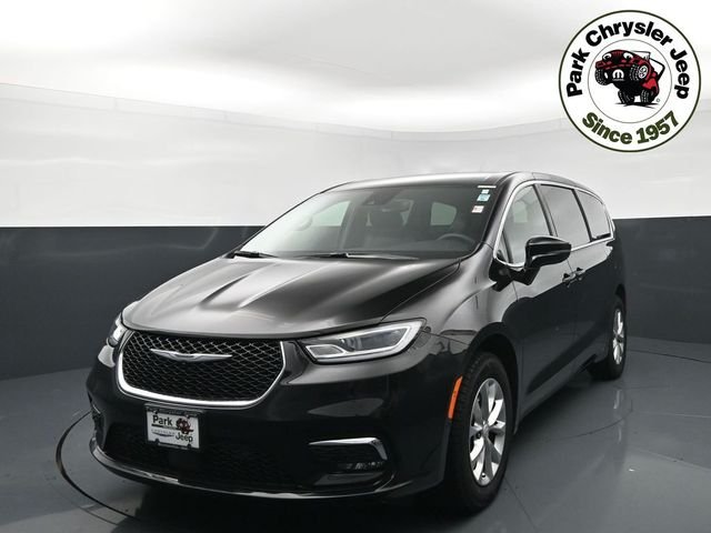 Used 2025 Chrysler Pacifica Select with VIN 2C4RC3BG4SR581151 for sale in Burnsville, Minnesota