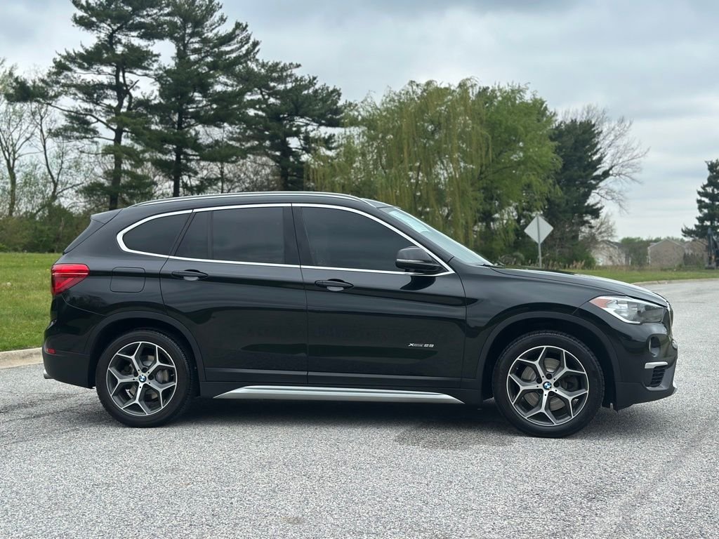 Used 2018 Black Sapphire Metallic BMW xDrive28i image 10