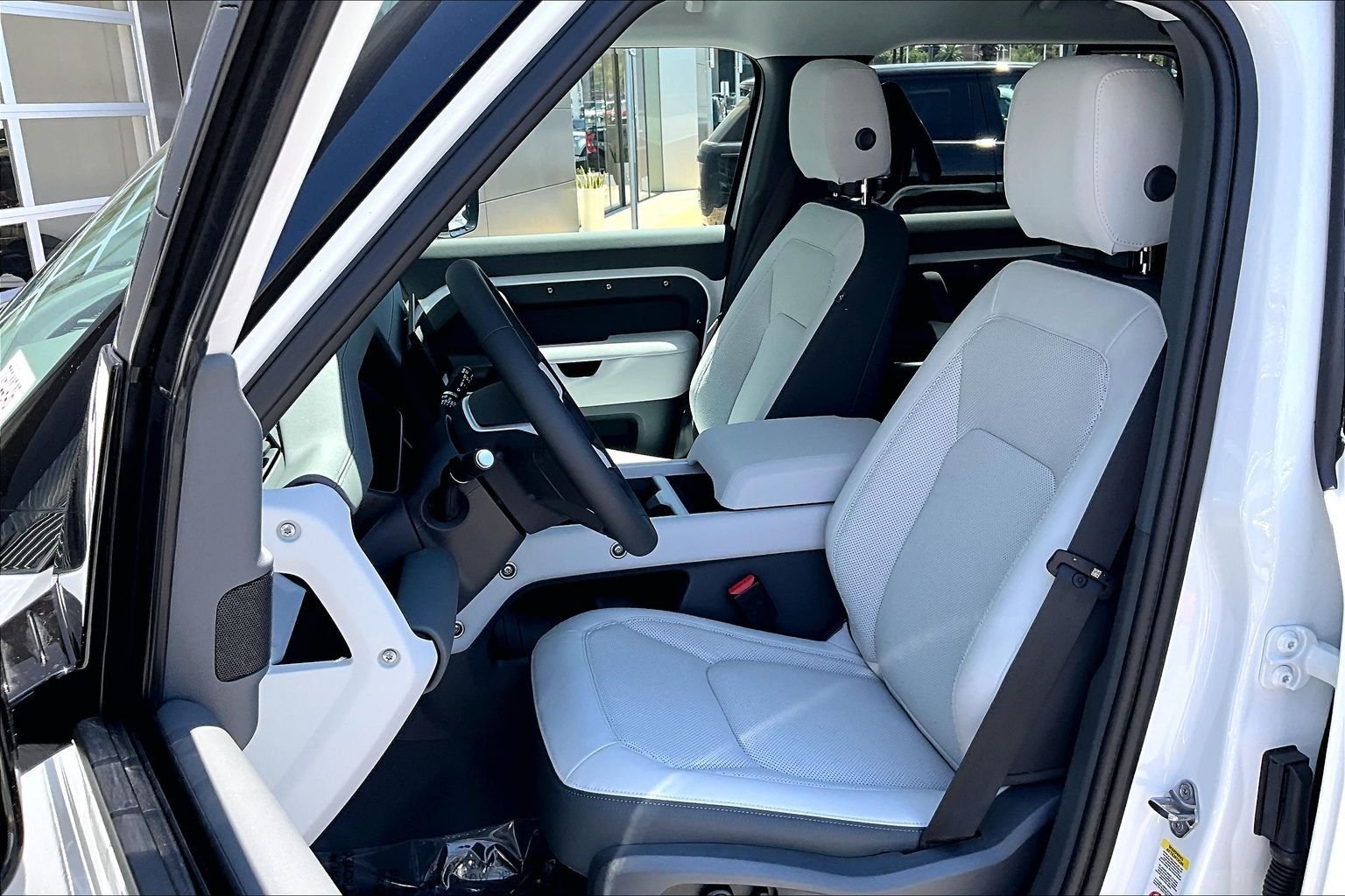New 2026 Fuji White Land Rover S image 9