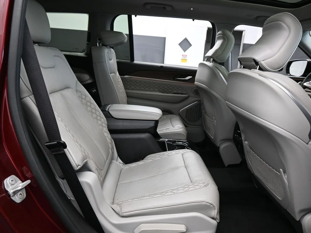 Used 2023 Velvet Red Pearlcoat Jeep Summit image 48