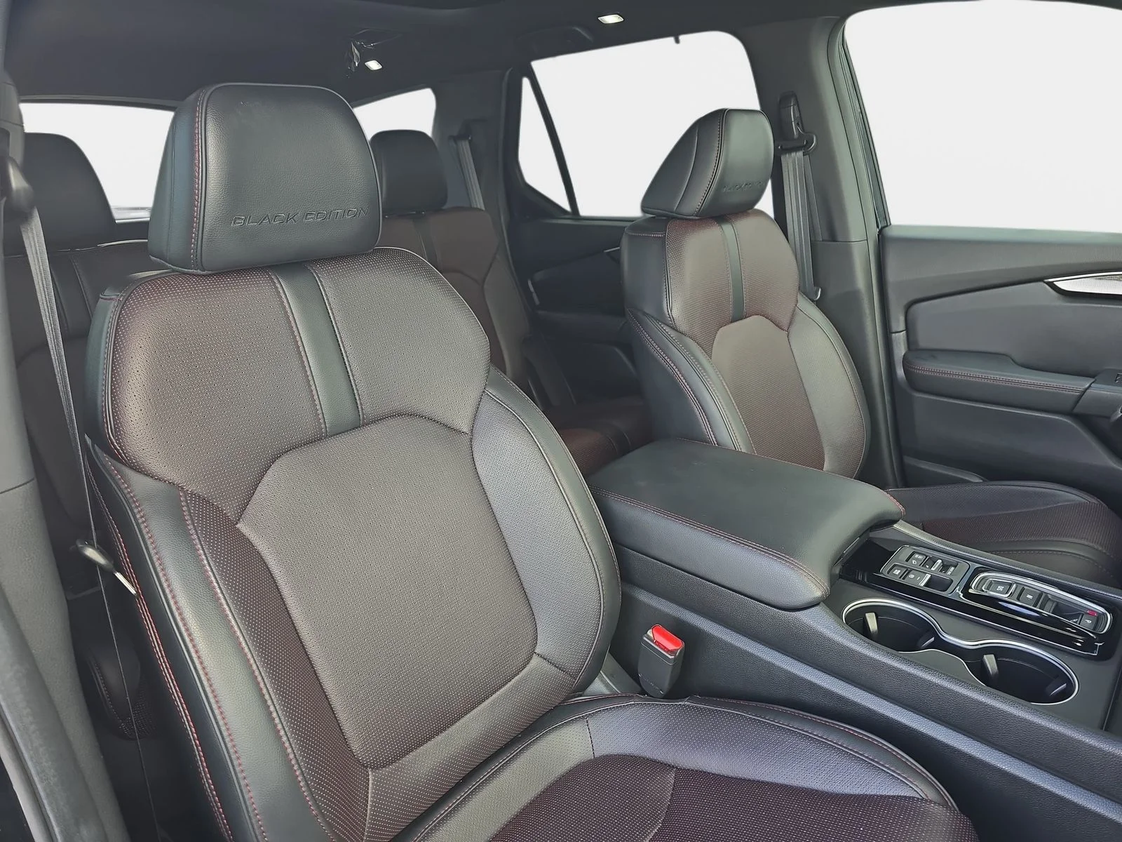 2025 Honda Pilot Black Edition - Photo 12