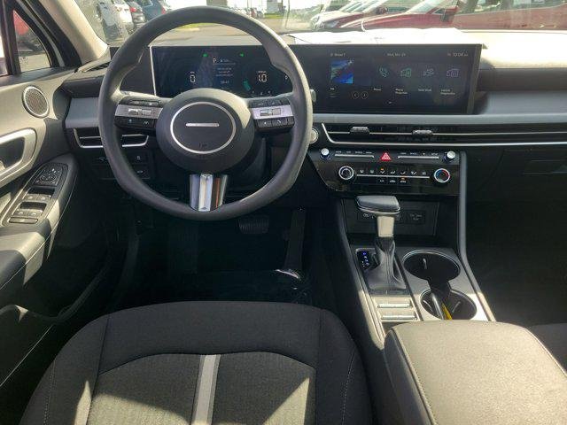 2025 Hyundai Sonata SE - Photo 10
