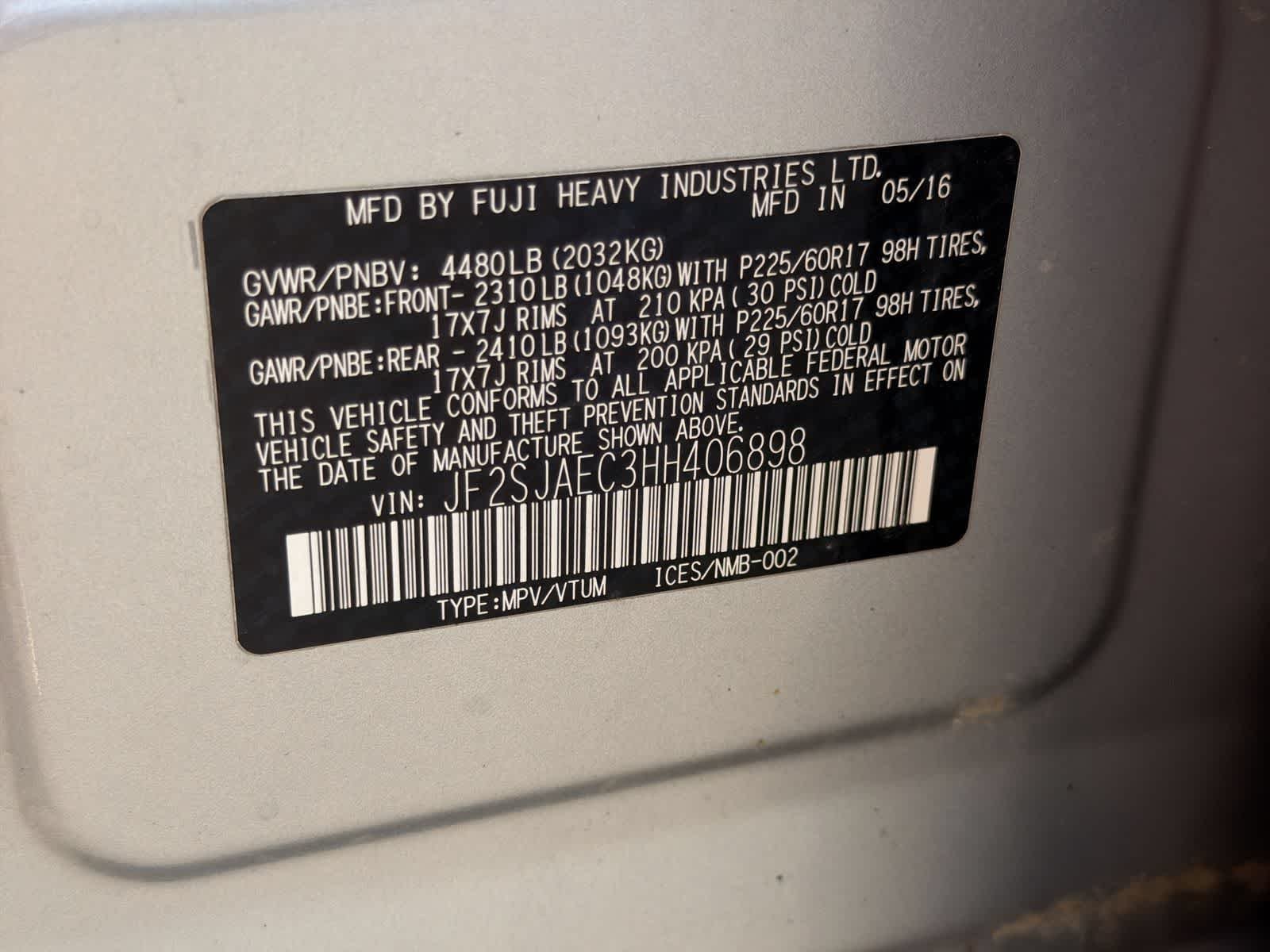 Used 2017 Ice Silver Metallic Subaru Premium image 37