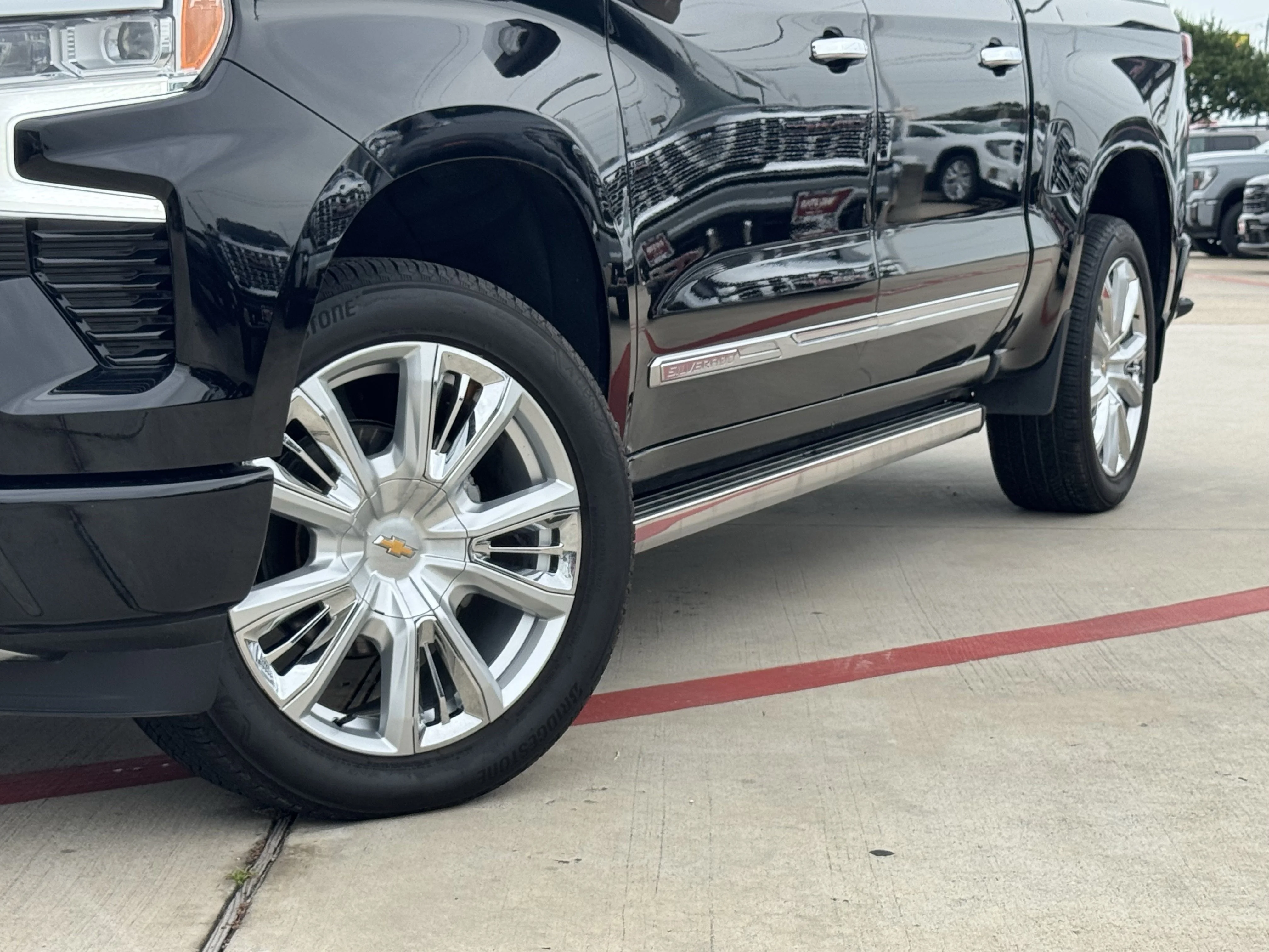 Used 2025 Black Chevrolet High Country image 3