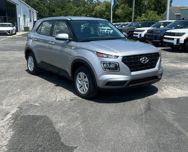 New 2026 Silver Hyundai SE image 1
