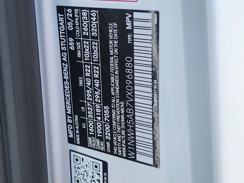 New 2027 MANUFAKTUR Moonlight White Magno Mercedes-Benz AMG® G 63 image 12